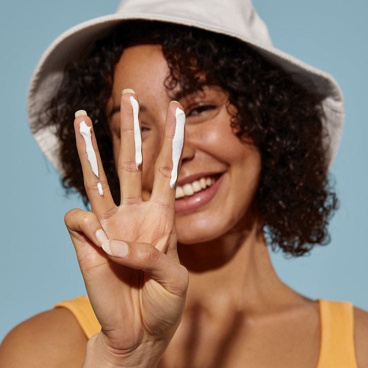 ❄️ Why Sunscreen Is Still Important in Winter